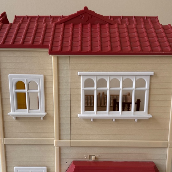 Calico Critters Charming Red Roof Dollhouse - Picture 7 of 16